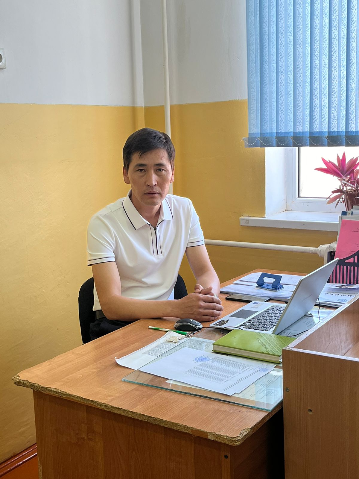 Құттыбаев Алмыхан Дүйсеханұлы , директордың тәрбие-ісі жөніндегі орынбасары